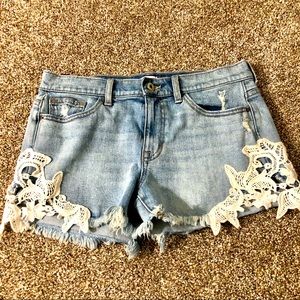 Sneak Peek Lace Denim Shorts Size Large